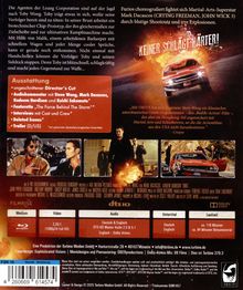 "Keiner schlägt härter!" Text im Fokus auf einer explosiven Action-Szene mit einem Auto. Enthaltene Ausstattung: Director's Cut.