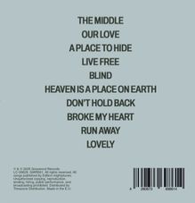 Eine Songliste auf hellblauem Hintergrund: "THE MIDDLE, OUR LOVE, A PLACE TO HIDE, LIVE FREE, BLIND, HEAVEN IS A PLACE ON EARTH, DON’T HOLD BACK, BROKE MY HEART, RUN AWAY, LOVELY". Darunter ein Barcode.