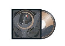 „In Mourning The Immortal“, Illustration mit Kranich und Halbmond vor einem komplexen Uhrwerk-Hintergrund.