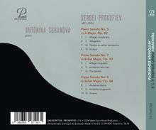 Texte: Sergei Prokoviev, Antonina Suhanova piano, Stücke und Sätze von drei Klaviersonaten. Frau sitzt lächelnd auf Hocker.