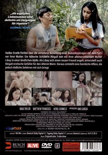 „die expliziten Liebesszenen sind definitiv ein Vergnügen für Voyeure“ JOURNAL NEWS. Szenen: junger Mann, Frau mit Notizbuch.