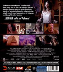 Text: „Als Mary zum ersten Mal einen Freund mit nach Hause bringt... Get Out trifft auf Polanski.“

Oben: Eine dunkelhaarige Frau mit gefesselten Händen und Klebeband über dem Mund. 

Unten: Verschiedene Szenen mit angespannter Stimmung und Personen in teils beunruhigenden Situationen.