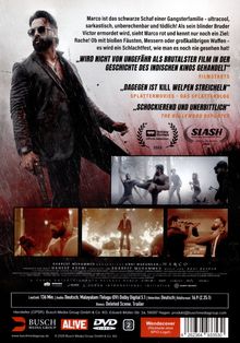 Ein Mann im Anzug hält eine Pistole, umgeben von Zitaten über einen brutalen indischen Film. Drei Kampfszenen unten.