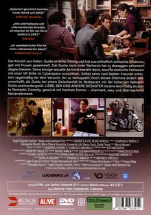 "Balanciert geschickt zwischen Ironie, Komik und Gefühl" – Bild zeigt Menschen in einem Restaurant, turtelndes Paar und eine Person auf einem Roller.