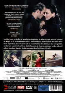 Texte: "ein großartig fotografiertes ... visonäres Melodrama", "elegant und spannend", "Sinnliches Drama ... dekadente Partys" ... 

Ein Paar steht eng beieinander in einer intimen Geste. Darunter drei Filmszenen: ein Mann mit Gewehr, ein Paar im Boot, ein Mann küsst Hand einer Frau in Rot.