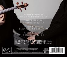 Ein Mann hält eine Geige; Texte listen Werke von Robert und Clara Schumann. Unten stehen Namen von Musikern, Violine und Klavier.