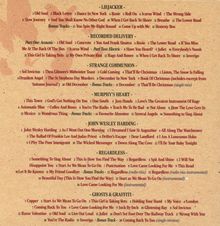 In der Mitte steht: - LIEJACKER - mit einer Liste von Songtiteln darunter. Unten gibt es mehrere ähnliche Bereiche mit Titeln. Der Hintergrund ist beige mit leichtem Muster.