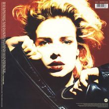 Titel der Songs: "Love Blonde", "You Keep Me Hangin' On", "Another Step". Frau mit blondem, voluminösem Haar in Lederjacke.