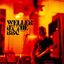 Text: "WELLER AT THE BBC VOL.2". Eine Person spielt Gitarre in einem rot-orange beleuchteten Raum.