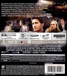 Text: "Basierend auf der wahren Geschichte des berüchtigten Serienmörders [...] unerbittlichem Streben eines anderen nach der Wahrheit." 

Mehrere Personen stehen nebeneinander. Unten sind technische Details zu einem 4K Ultra HD Erlebnis aufgelistet.