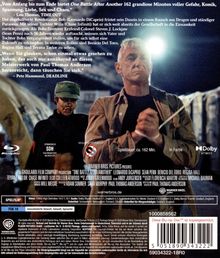 Texte: "One Battle After Another", 162 Minuten, Leonardo DiCaprio, Sean Penn, Benicio Del Toro, Warner Bros. Mann mit Schnur.