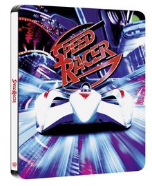 „Speed Racer“-Schriftzug in Rot, futuristisches weißes Auto fährt schnell durch eine bunte, neonbeleuchtete Stadt.