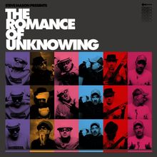 "STEVE MASON PRESENTS THE ROMANCE OF UNKNOWING."  
Illustration: Bunte Quadrate mit Fotos eines Mannes in verschiedenen Posen.