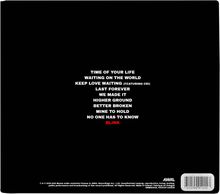 Eine Liste von Songtiteln in weiß, ein Titel in rot: "BLINK". Schwarzer Hintergrund, minimalistisches Design.