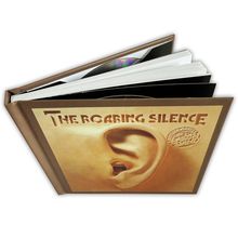 „The Roaring Silence“, darunter eine Illustration eines großen menschlichen Ohres. Music Beneath the Surface.