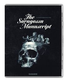 Text: "The Saragossa Manuscript", "A Film by Wojciech Has", "Radiance". Ein Totenkopf mit Figuren obendrauf, dunkler Hintergrund.