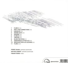Liste von 11 Musiktiteln mit jeweiligen Längen, drei Musiker genannt. Oben abstrakte, diagonale Striche in grau.