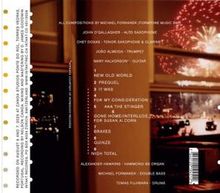 Text mit Songtiteln und Musikern auf unscharfem Hintergrund mit Feuerwerken.