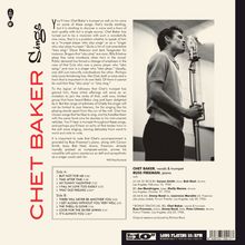 Text: Chet Baker Sings, Tracklist: Side A: 1. But Not for Me 3:06, 2. Time After Time 2:48, 3. My Funny Valentine 2:23, usw.

Beschreibung: Schwarz-weißes Foto eines Mannes mit Mikrofon.