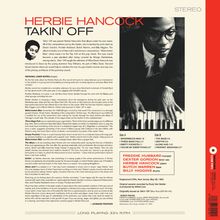 HERBIE HANCOCK TAKIN' OFF. Trackliste: Side A - Watermelon Man, Three Bags Full, Empty Pockets; Side B - The Maze, Driftin', etc. Schwarz-weiß Bild von einem Mann am Klavier.