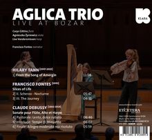 Drei Musikerinnen auf einer Bühne: Flöte, Harfe, Viola. Text beschreibt Werke von Hilary Tann, Francisco Fontes und Claude Debussy.
