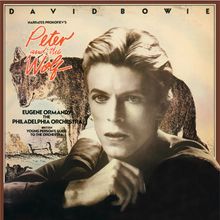 "DAVID BOWIE narrates Prokofiev's Peter and the Wolf. Eugene Ormandy, The Philadelphia Orchestra." Gesicht und Wolf im Hintergrund.