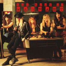 Der Text "the best of WARRANT" in roten Buchstaben. Fünf Männer in Lederkleidung stehen und sitzen um einen Billardtisch.