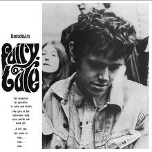 “Donovan Fairy Tale” steht in verspielter Schrift. Ein junger Mann schaut nach unten, kontrastiert von einer Frau im Hintergrund. 