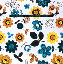 Text: "Fila Brazillia - Black Market Gardening". Bunte, stilisierte Blumen und Blätter auf weißem Hintergrund.