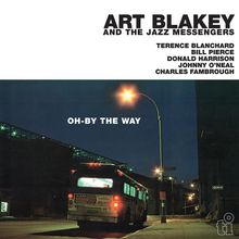 Texte: "ART BLAKEY AND THE JAZZ MESSENGERS", "OH-BY THE WAY". Ein Bus unter einer Laterne bei Nacht.