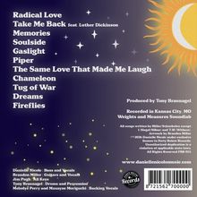 Titelliste: Radical Love, Take Me Back, Memories, Soulside, Gaslight, Piper, The Same Love That Made Me Laugh, Chameleon, Tug of War, Dreams, Fireflies. Produziert von Tony Braunagel. Aufnahmeort: Kansas City, MO. Webseite: www.daniellenicolemusic.com. Rechts unten ein Sonnen- und Mond-Design.