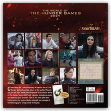 "The World of The Hunger Games 2027" steht oben. Unten wird das 15. Jubiläum gefeiert. Mehrere Filmszenen und Passfoto-Collage.