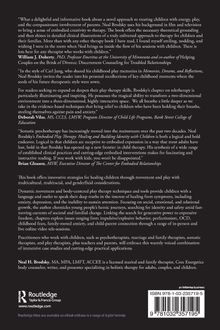 "Embodied Play Therapy: Healing and Building Identity with Children" von Neal H. Brodsky bietet innovative Ansätze.