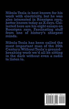 Blauer Text über Nikola Teslas Fokus auf Elektrizität und Röntgenstrahlen, ergänzt durch seine acht Essays zu diesem Thema.