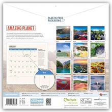 „AMAZING PLANET“ oben links. Kalender mit Bildern beeindruckender Landschaften und Monatsübersicht Januar. Plastikfreie Verpackung.