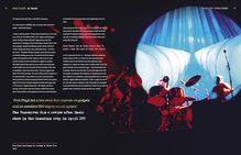Text auf der linken Seite: Bericht über Pink Floyds Tour und technische Herausforderungen. Rechts: Bild eines Schlagzeugs vor einer Projektion.