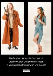 "Alle Drachen lieben die Drachenlady", zwei Frauen: eine mit Mantel und Waffe, die andere im blauen Kleid.