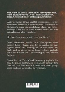 Ein Text spricht über Selbstverweigerung und innere Erkenntnis. Autorin Sabine Linder erzählt über den Weg zur Selbstakzeptanz.