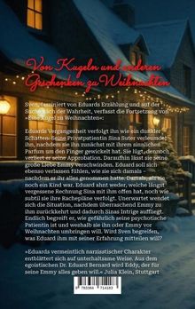 "Von Kugeln und anderen Geschenken zu Weihnachten" in roter Schrift. Weihnachtliche Szene mit beleuchtetem Haus im Hintergrund.