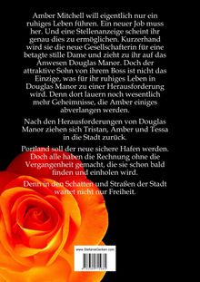 Buttergrund mit Blume: Text über Amber Mitchells neue Herausforderungen in Douglas Manor, Geheimnisse und Freiheit.