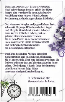 Text über eine Hüterin und ihre Bestimmung, begleitet von floralen violetten Verzierungen und einer Uhr.