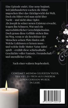 Text über Hüter der Welt, persönliche Widmung an den verstorbenen Vater. Links eine brennende Kerze mit floralen Elementen.