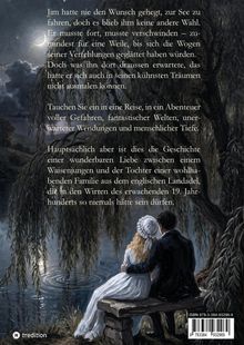 Ein Paar sitzt eng umschlungen auf einer Bank am Wasser, umgeben von einer weinenden Trauerweide unter einem sternenklaren Himmel.