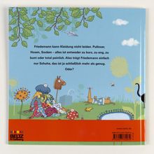 Text: "Friedemann kann Kleidung nicht leiden... das ist ja schließlich mehr als genug. Oder?"  
Illustration: Tiere und Kleidung im Freien.