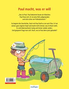 "Paul macht, was er will." Paul angelt Wasser in einen Karren. Illustration eines fröhlichen Jungen mit Hut und Gummistiefeln.