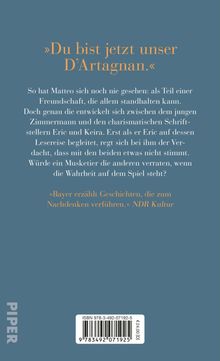 „Du bist jetzt unser D'Artagnan.“ Text beschreibt eine Freundschaft und einen Verdacht. Erwähnt Zitat von NDR Kultur.