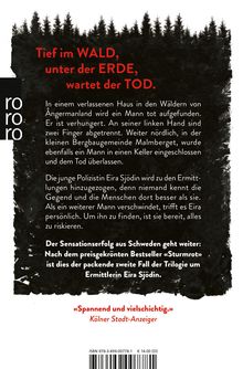 "Tief im WALD, unter der ERDE, wartet der TOD." Hintergrund mit schwarzen Bäumen, links vertikal "rororo".
