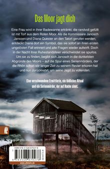 Titel: Das Moor jagt dich. Ein düsterer Himmel über einem Holzhäuschen in einer moorigen Landschaft.