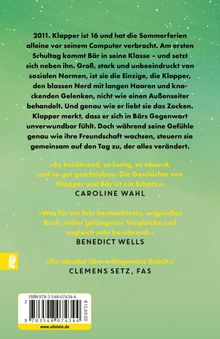 Text über Klapper und Bär im Sommer 2011. Rezensionen von Caroline Wahl, Benedict Wells und Clemens Setz auf grünem Hintergrund.