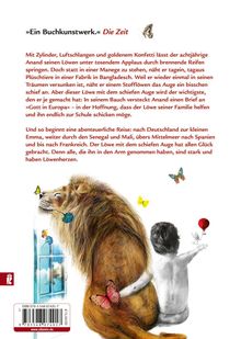 Text oben: »Ein Buchkunstwerk.« Die Zeit.  
Ein Junge umarmt einen großen Löwen. Schmetterlinge und ein heißluftballon sind um sie herum.